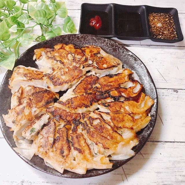 久々の手作り餃子　肉餃子　キャベツ　焼売　ホットプレート
