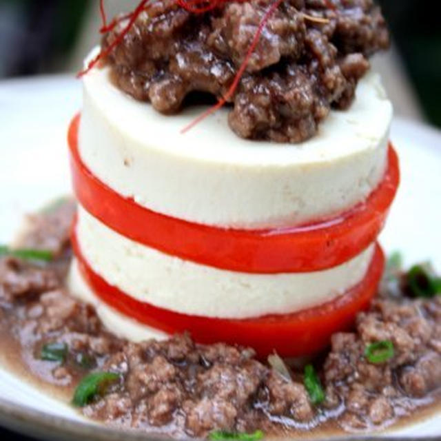 Tomato and Tofu Napoleon with Asian Meat Sauce挽肉のせトマトと豆腐のナポレオン