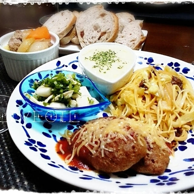 ムスメのリクエストで。　ストウブでひき肉じゃがとか。
