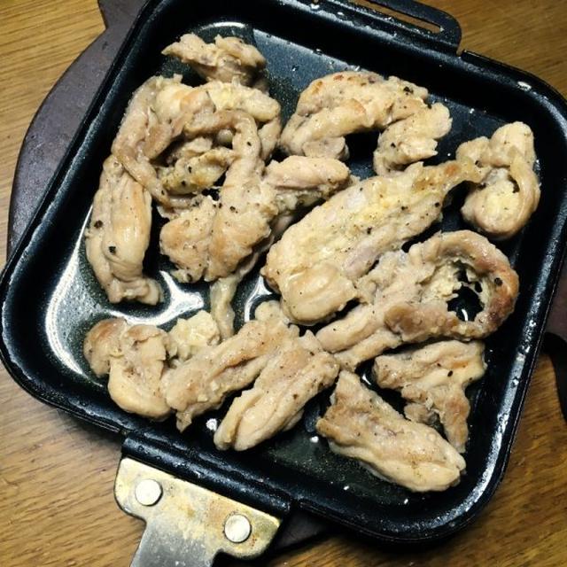 ホットサンドメーカーで、鶏せせりのガーリック胡椒焼き