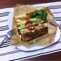年期の入ったホットサンドマシーンで、焼き豚ホットサンド～