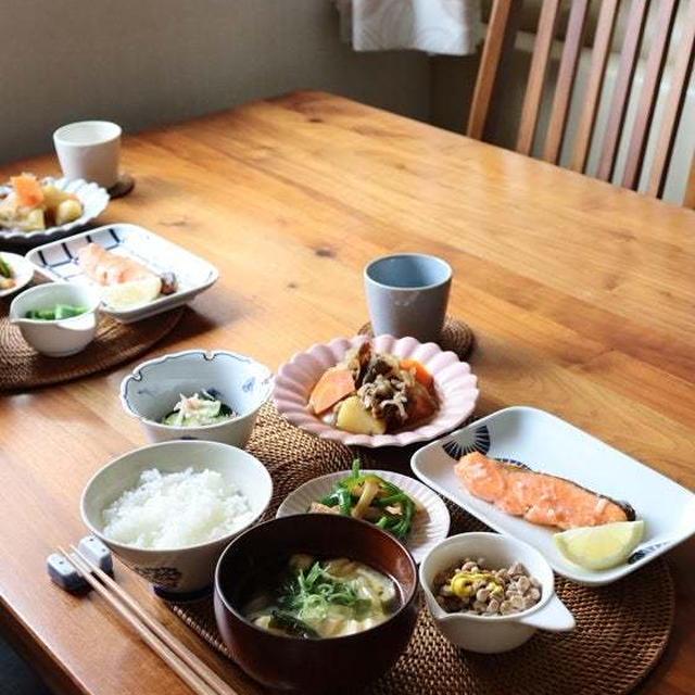 サーモンの塩麴焼き と 肉じゃが・献立。