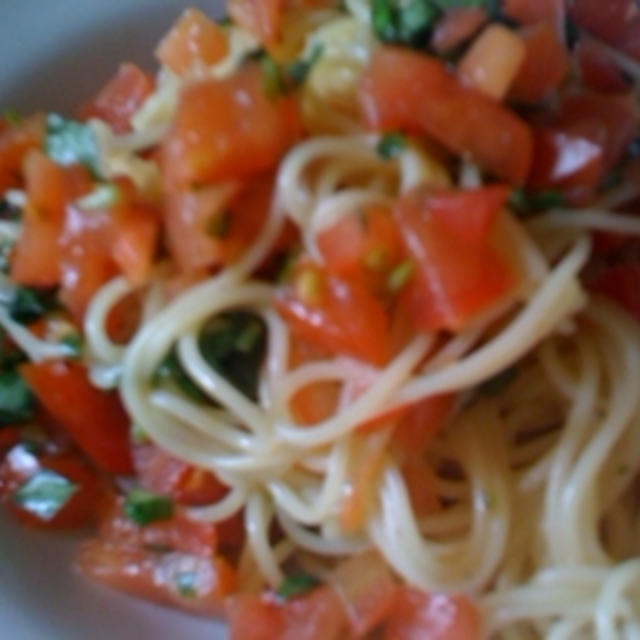 [働く主婦の料理]　トマトとバジルの冷たいパスタ