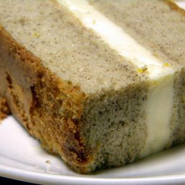 卵で膨らんだ「米粉シナモンケーキバタークリームサンド」