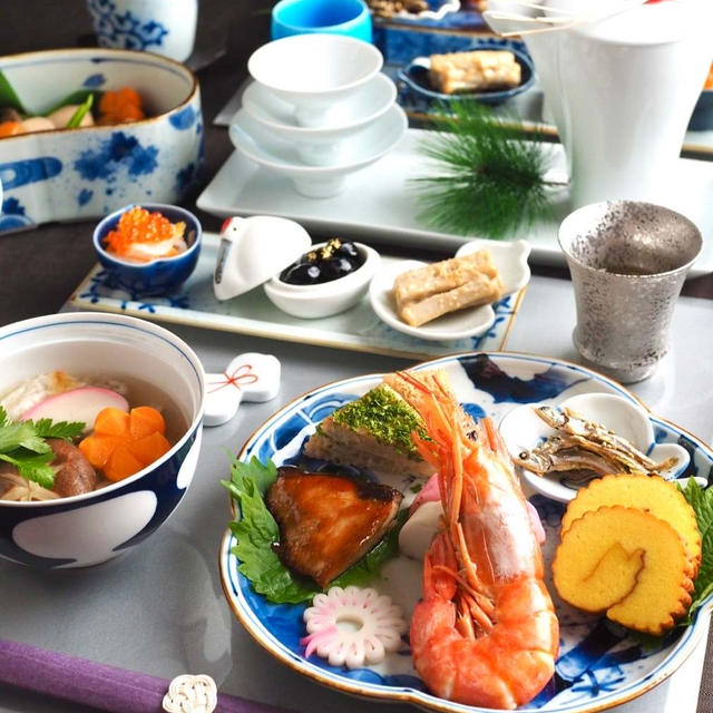 染付でお正月料理のテーブルセッティング♪