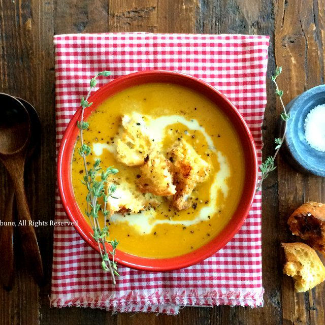 Pumpkin Potage with Rustic Croutonsかぼちゃポタージュと田舎風ざっくりクルトン