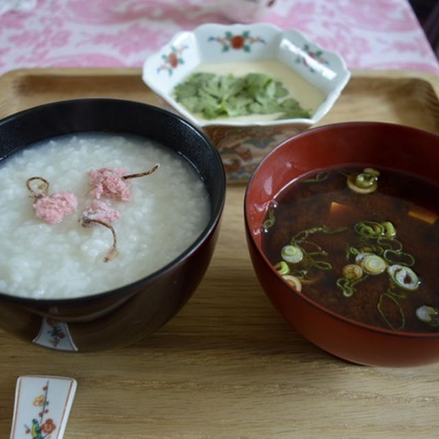 鰹と昆布の出汁　桜粥と茶碗蒸しで和風ブランチ