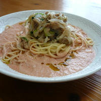 トマトクリームの冷製パスタ ～ツナとオニオンのソテーのせ～