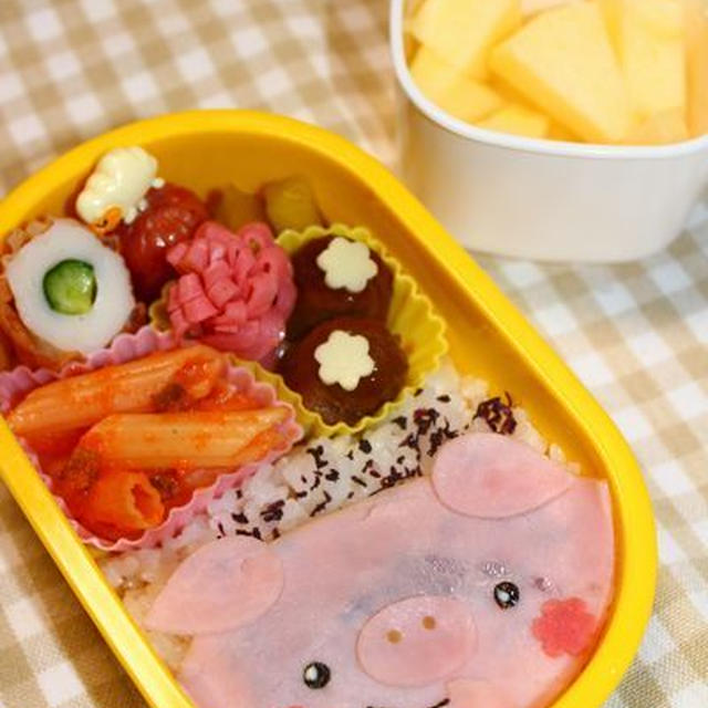 キャラ弁**ブタさんハム