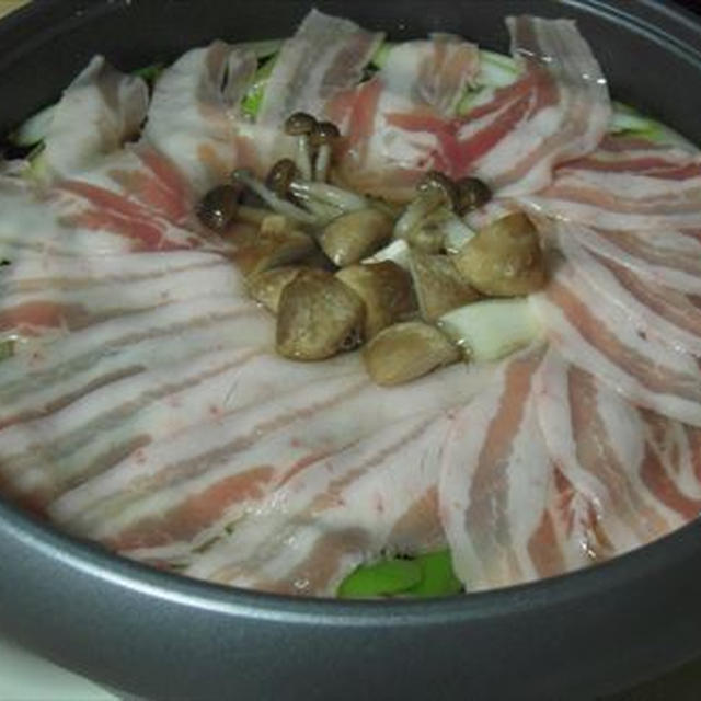豚バラ肉で生姜鍋