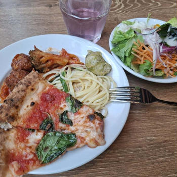 無料循環バス停前！SALVATORE CUOMO & BAR 人形町