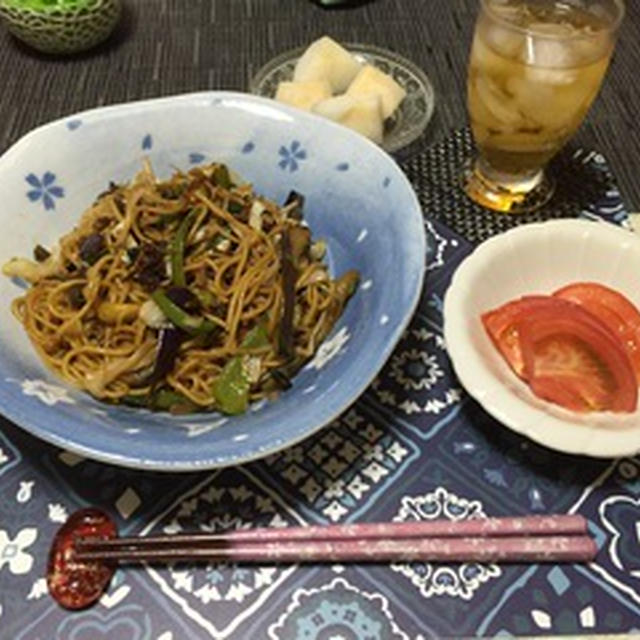 合挽きミンチ入り焼きそばと癖になる焼き鳥