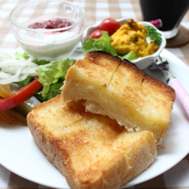山食でバタートーストの朝食♪