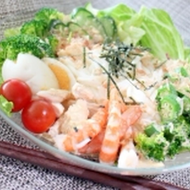 糖質オフ★むき海老とオクラのサラダうどん（風）