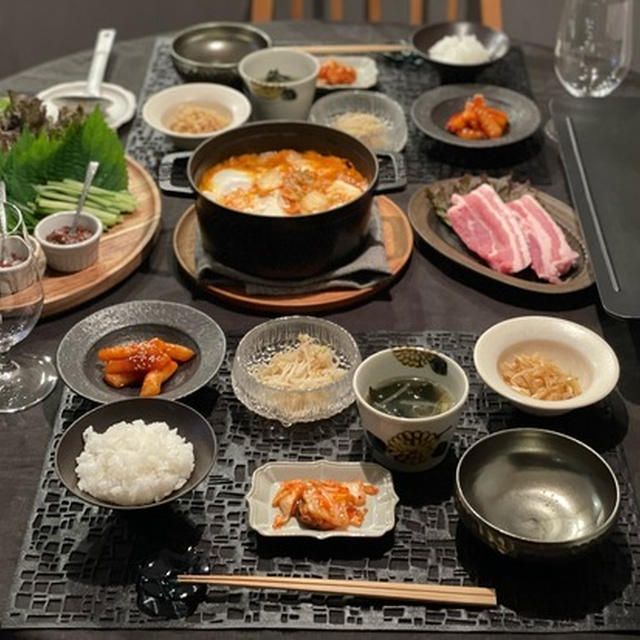 野菜たっぷりサムギョプサルと、スンドゥブチゲの夜ごはん