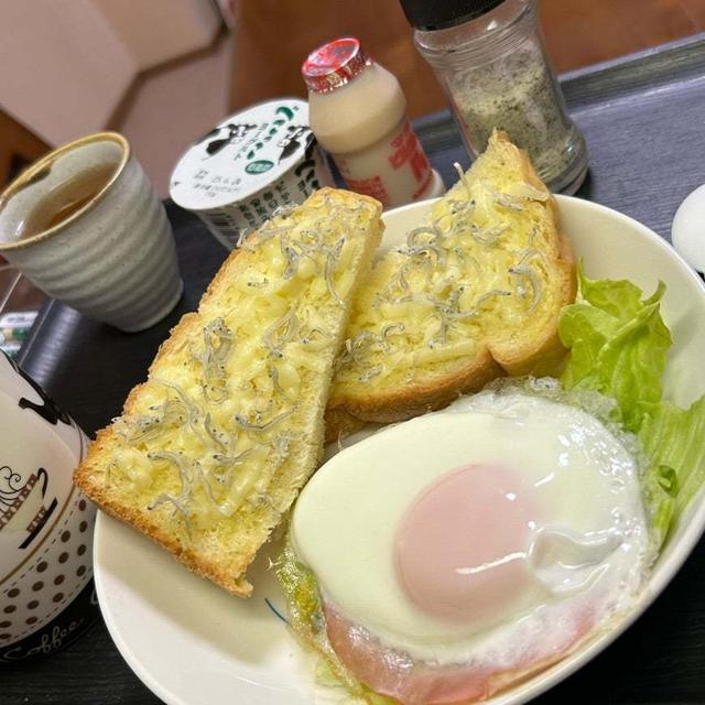 6.17【お家ごはん・朝】シラスシュレッド焼きトースト❣️ﾃﾞｽ。真夏日⁇