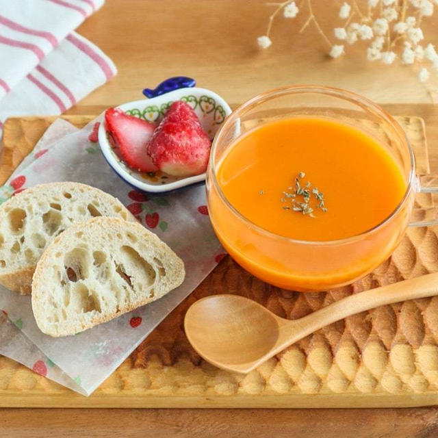 ＊プラントベーススープとパン＊