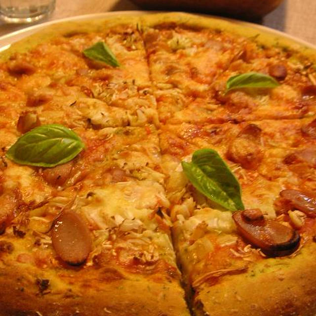 *＊日曜久々のPIZZA　ディナーﾟ･:,｡☆ピザ2種＆簡単サラダﾟ･:,｡☆＊*