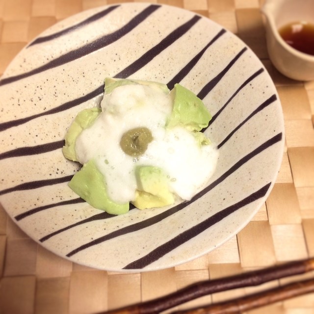 普通に…アボカドの山かけ