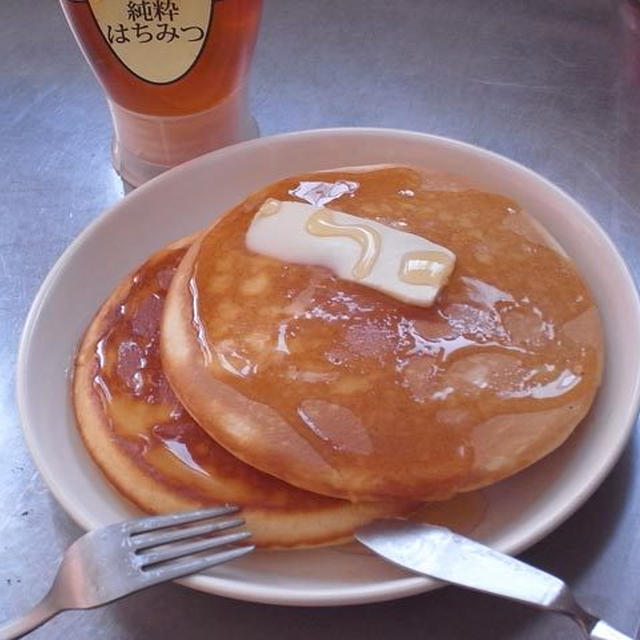 目一杯ハチミツかけのパンケーキ