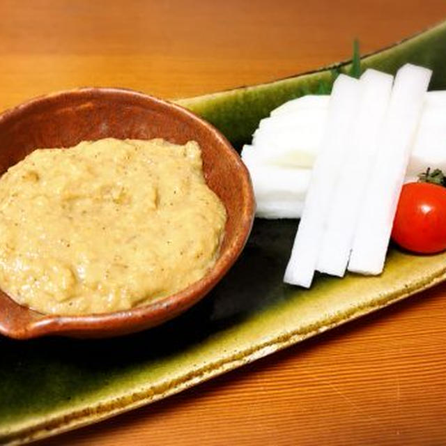 シャキシャキ甘い！大根スティックごま味噌添え