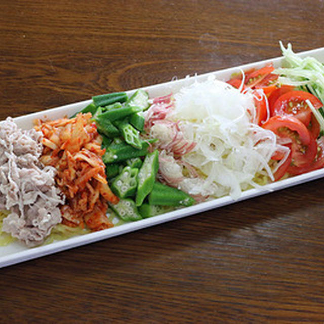 昼夜兼用で具だくさんな「冷めん」