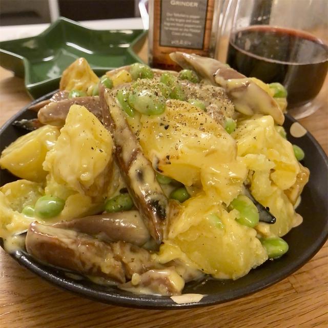 卵黄を使った豪華な温ポテトサラダ【魚肉ソーセージレシピ】