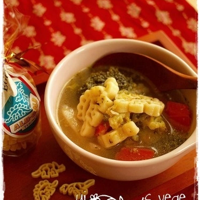 恐竜パスタ入り！野菜スープ♪