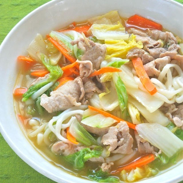 やさしい旨みと生姜であったまる〜白菜と豚肉の旨煮うどん。