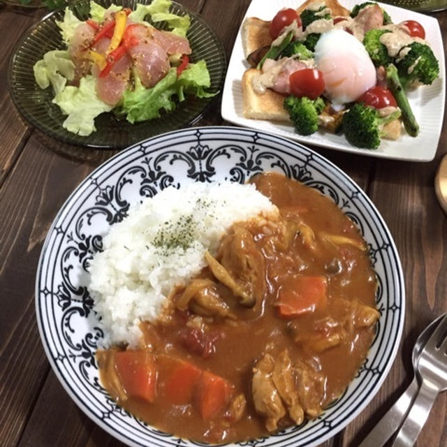 どうしても食べたかった鉄板カレー♡ごまドレッシングで温玉サラダ♡