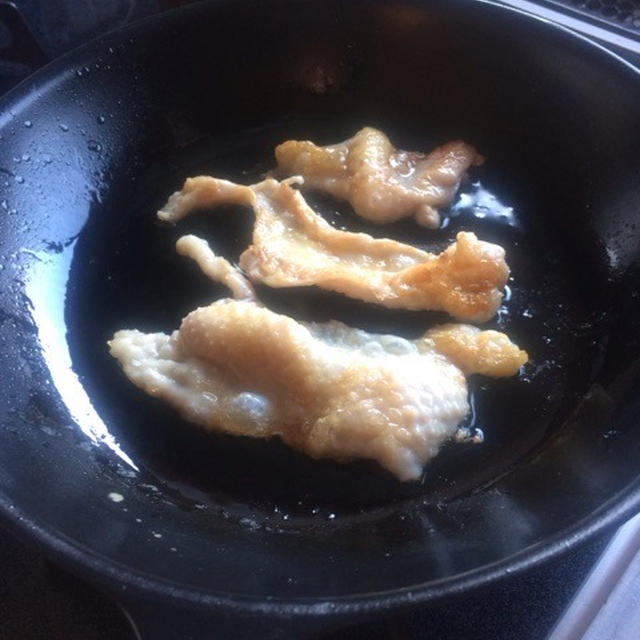 鶏皮でパリパリせんべいとか休日のお昼とか