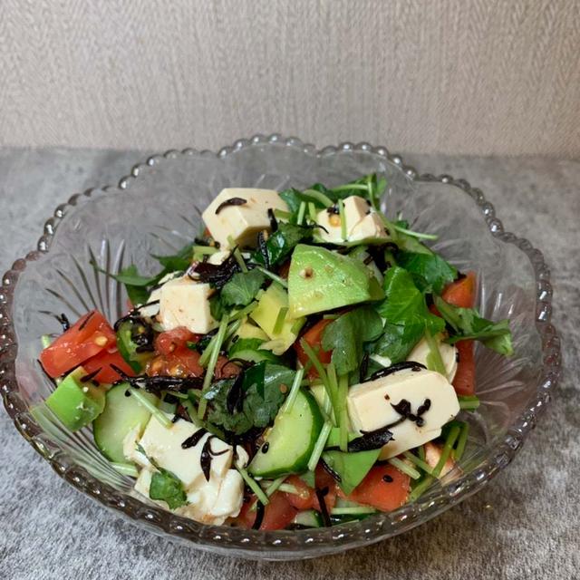 【作り置きレシピ】豆腐と三つ葉とアボカドとトマトのごま油香るサラダ