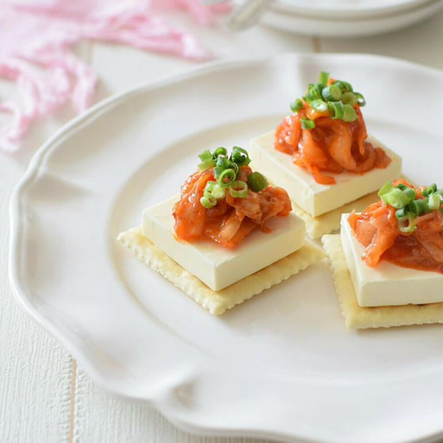 【東海漬物】クリームチーズとキムチのカナッペ♡お漬物由来のＱ-１乳酸菌が生きて腸まで届くキムチ