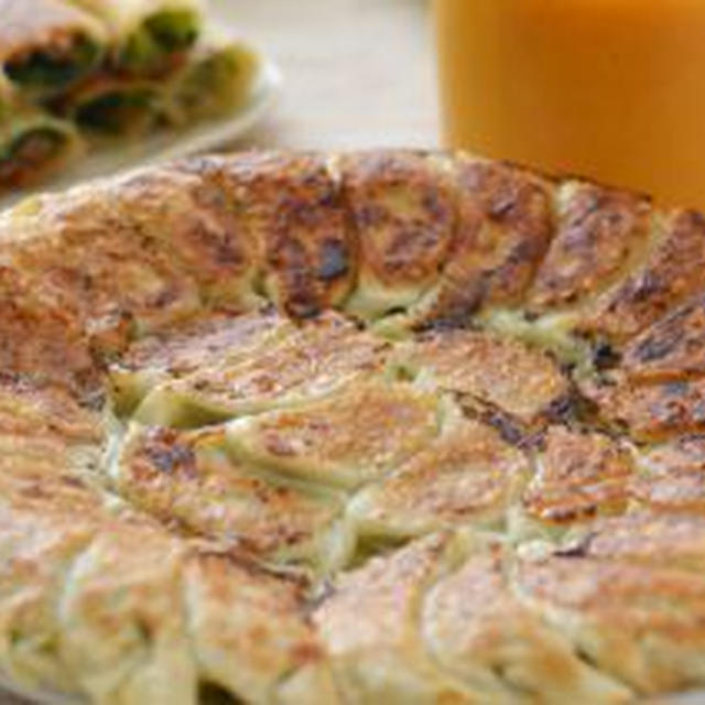 餃子と、久しぶりのとろとろ野菜ドレッシング。