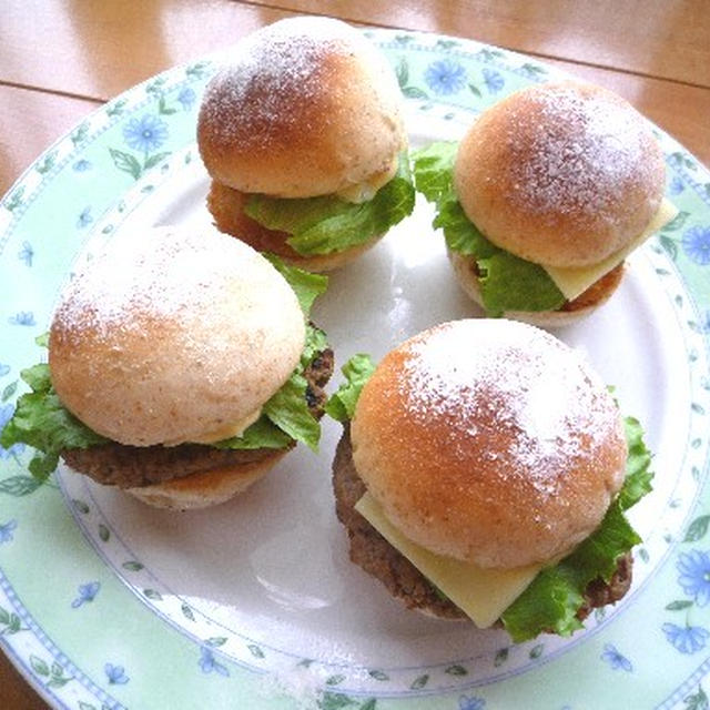 ライ麦バンズのハンバーガー♪
