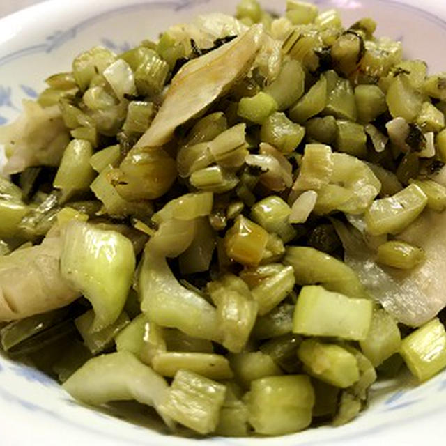 ぬか漬けのカブの茎炒め＆白菜サラダに大豆水煮を入れて♪