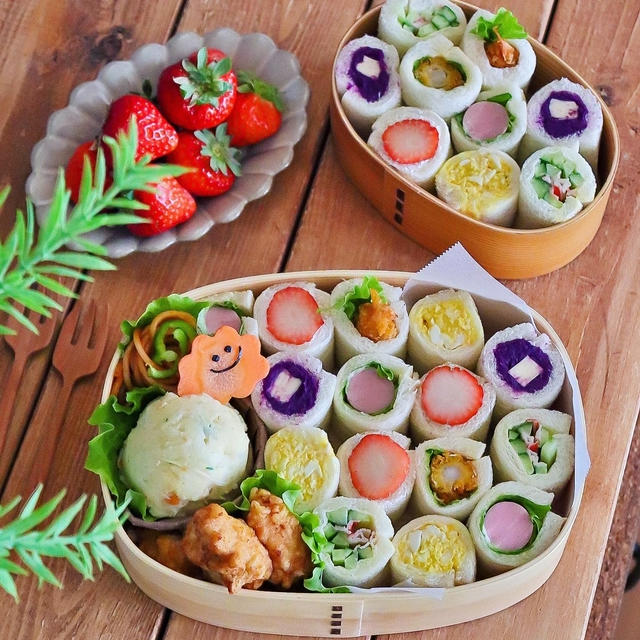 くるくるサンドイッチで春のお弁当　〜猫ちゃんの食器〜