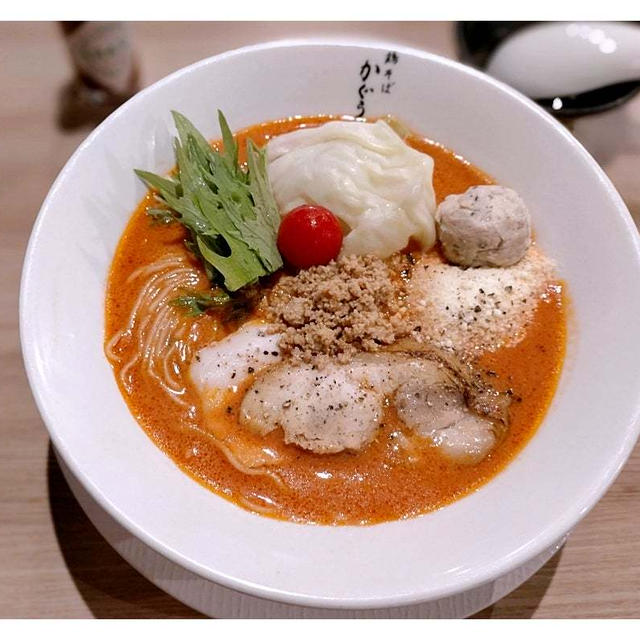 鶏とトマトの旨味いっぱい「完熟トマトの塩鶏そば」鶏そば かぐら屋 西新宿店
