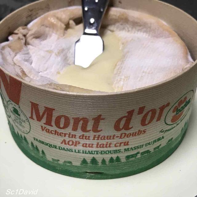 モンドールチーズ・自家製バゲット・鹿肉・平茸海老パスタ・トマトサラダ