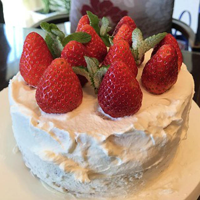 友達の家で苺のショートケーキ＆ロールケーキ作り♪