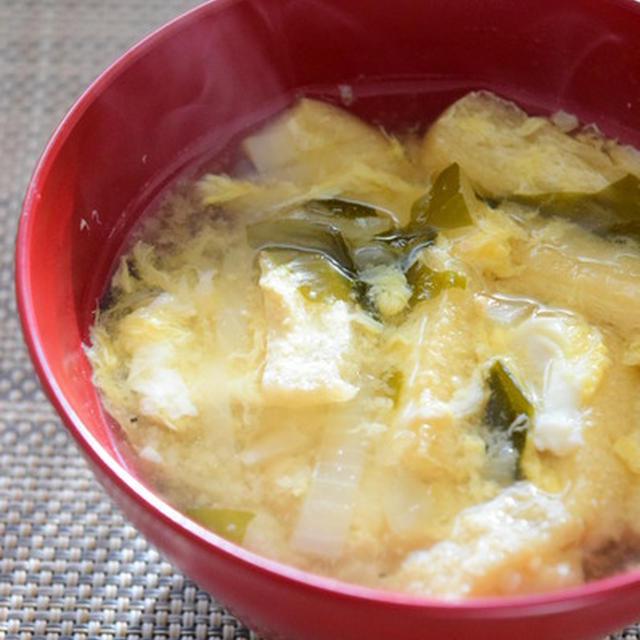 味噌汁作っていたら、味噌が少し足りなかった時、めんつゆ加えます。