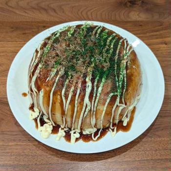 まるで山のようなジャンボお好み焼き！炊飯器で簡単調理！