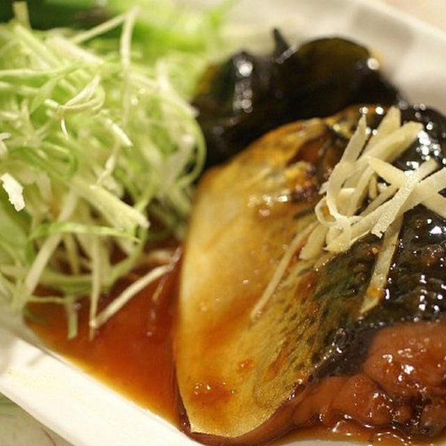 居酒屋メニューde晩ご飯  鯖の味噌煮／自家栽培椎茸のソテー／特製茶漬けなど。