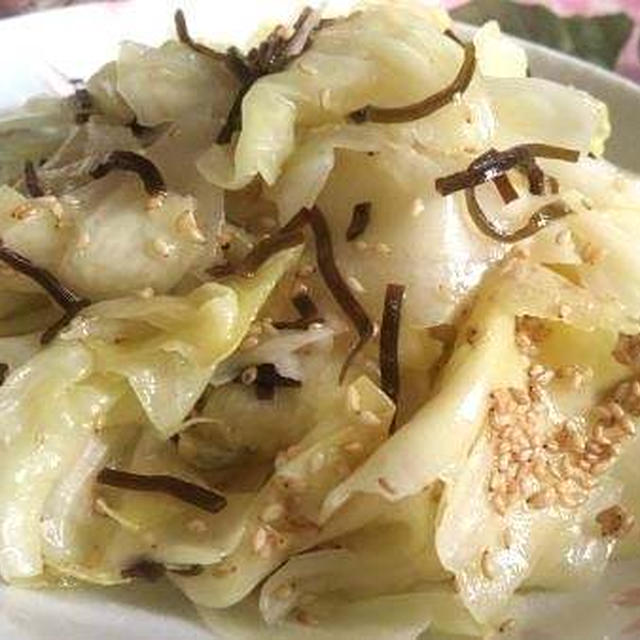 シンプルだけどヤミツキ♪　茹でキャベツの塩昆布和え