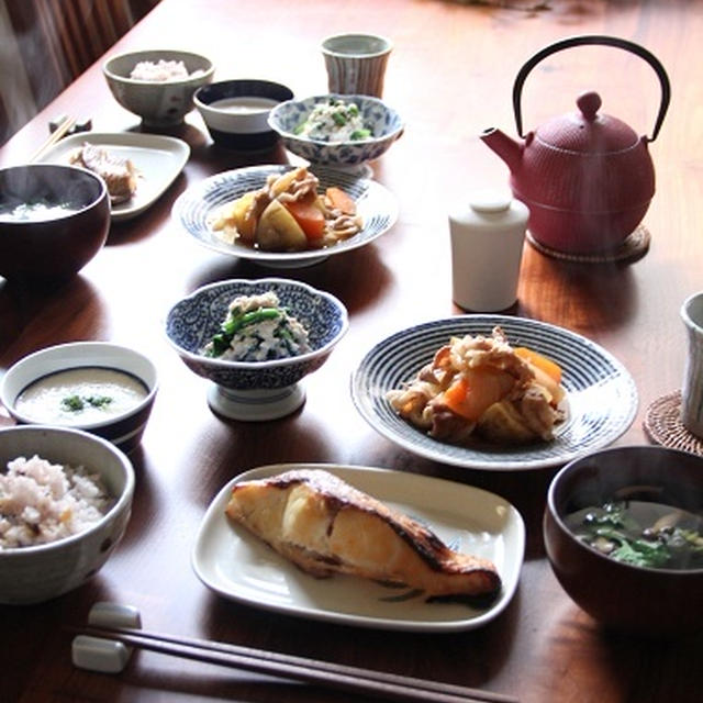 鯛の西京焼き。新じゃがと豚ばらの煮物。