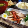 ■和食の朝ご飯【イワシ焼き・キャベツ甘辛煮付け・ジャガイモとインゲンの味噌汁】