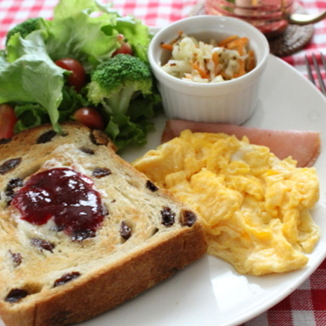 レーズン入りワンローフの朝食♪
