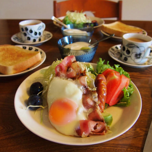 ブラパラと金の食パンで朝ごはん