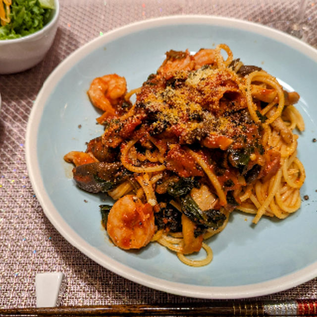 海老とベーコンのトマトソースパスタ
