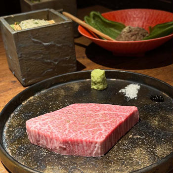 美味しいお肉を美味しく食べさせてくれる！焼肉 とみ 新橋本店